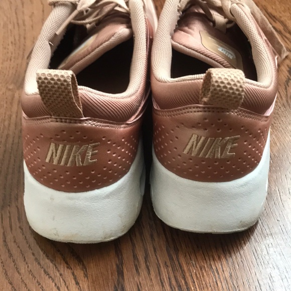 Nike Thea rose gold size 8.5 like new - Picture 5 of 5